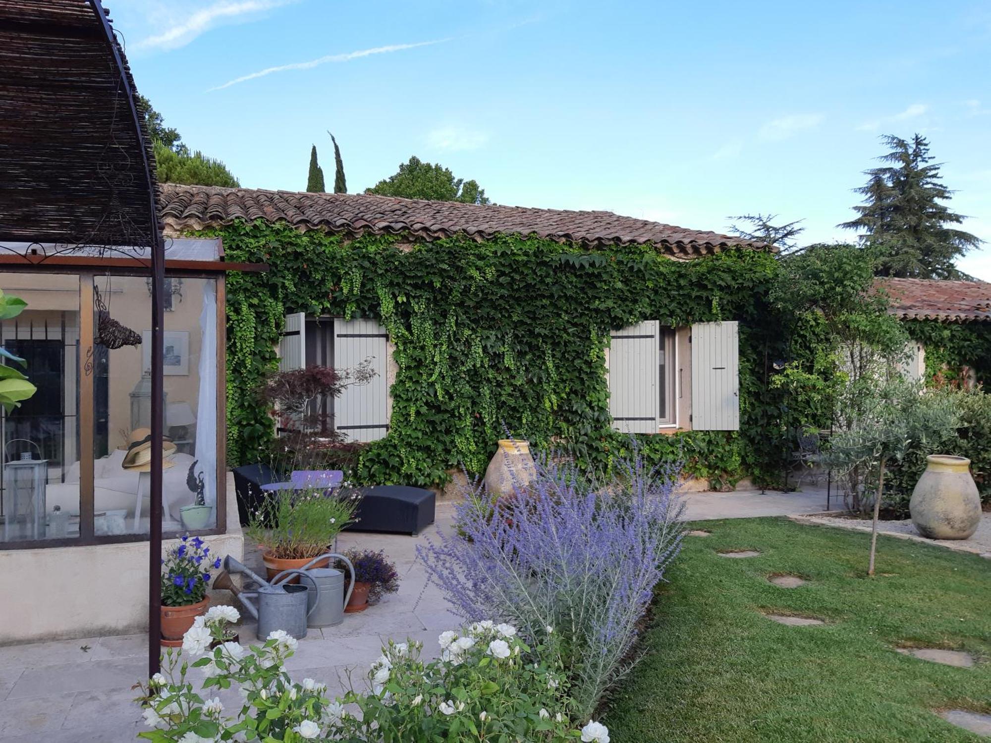 Le Chat Sur Le Toit Lourmarin Εξωτερικό φωτογραφία