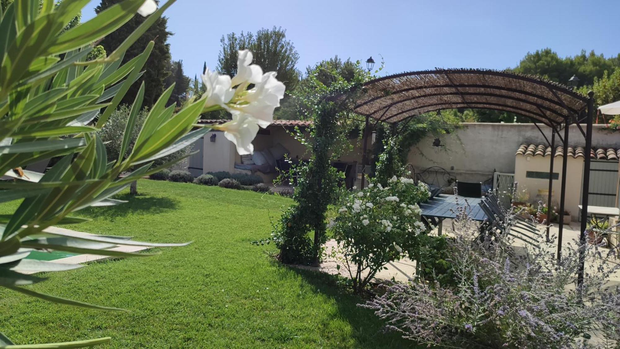 Le Chat Sur Le Toit Lourmarin Εξωτερικό φωτογραφία