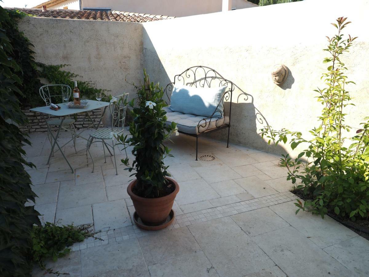 Le Chat Sur Le Toit Lourmarin Εξωτερικό φωτογραφία
